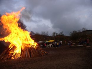 Osterfeuer 1-13-04-2006