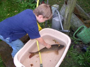 Torben mit Fisch 2